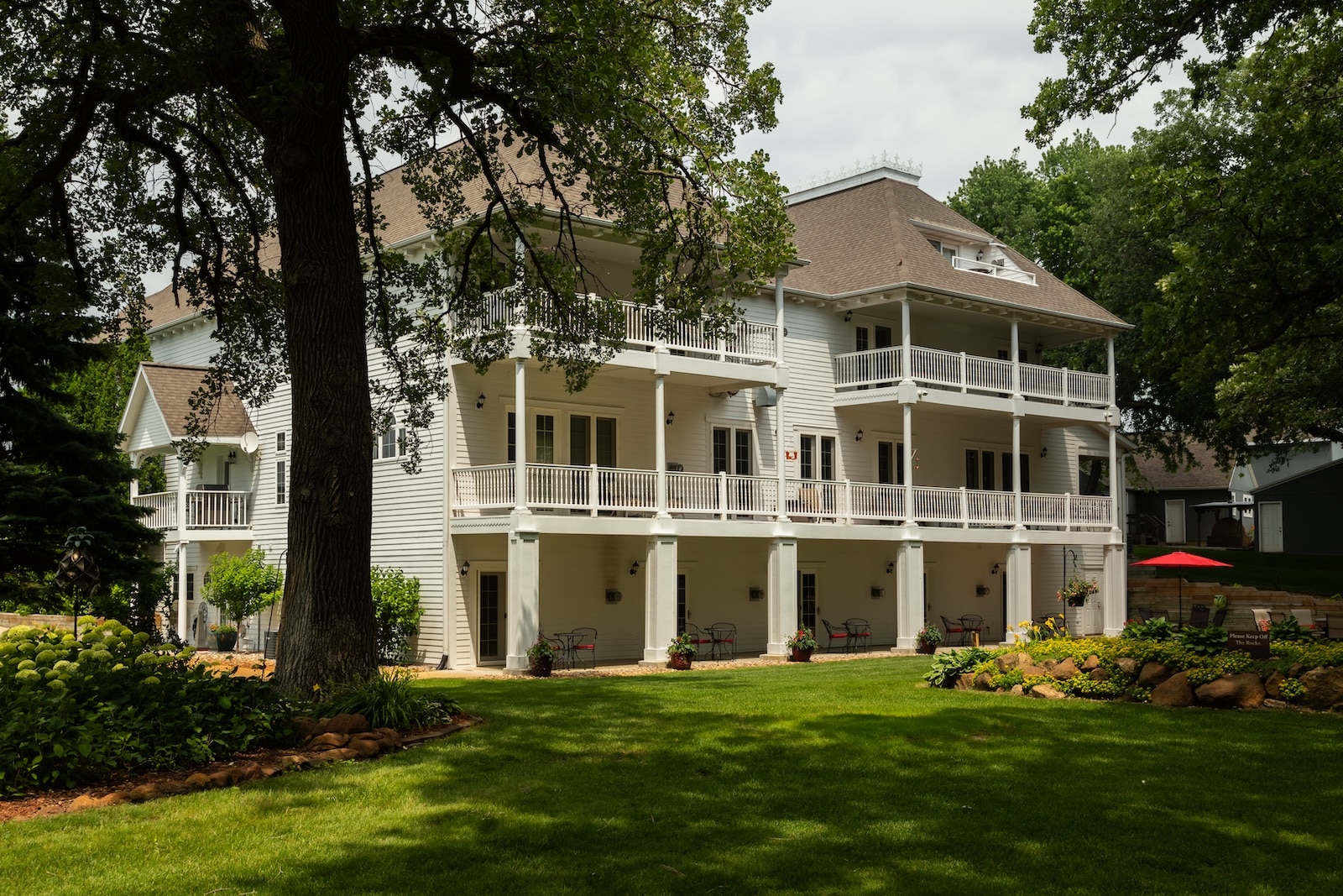 hiking in Iowa is such a treat when you make our dog-friendly hotel in Okoboji your home base 